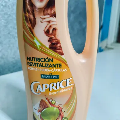 Shampoo Caprice - nutrición revitalizante - aceites + hidra-cápsulas - 750ml